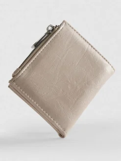 Cartera con cremallera y textura