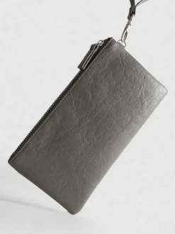 Cartera con efecto fruncido