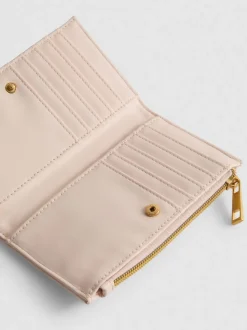 Cartera con efecto piel de cocodrilo