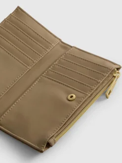 Cartera con efecto piel de cocodrilo