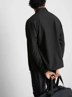 Chaqueta deportiva con cuello chimenea