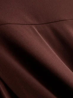 Falda midi con bajo tipo pañuelo