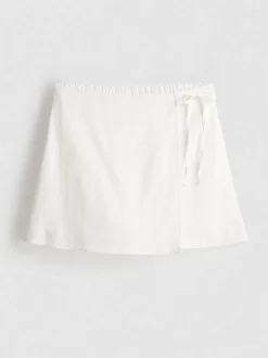 Falda pantalón corta en mezcla de lino con lazada