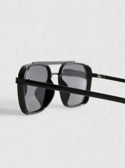 Gafas de sol con montura cuadrada