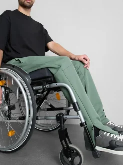 Joggers con paneles Adaptive para sillas de ruedas