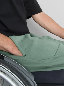Joggers con paneles Adaptive para sillas de ruedas