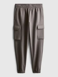 Joggers estilo cargo con bajos ajustados