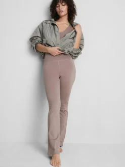 Leggings deportivos acampanados de talle alto