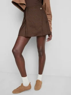 Minifalda asimétrica de corte elegante