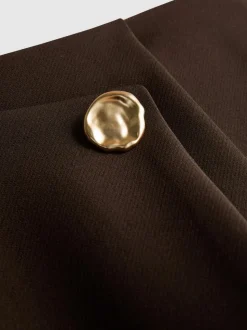 Minifalda asimétrica de corte elegante