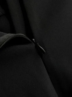 Minifalda asimétrica de corte elegante