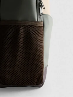 Mochila con paneles y cremallera