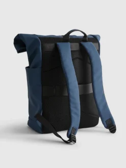 Mochila con solapa enrollable