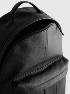 Mochila de piel sintética