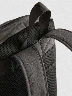 Mochila texturizada con cremallera