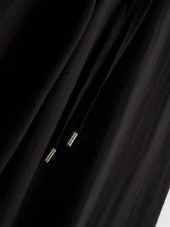 Mono de tirantes con cinturón y pernera ancha