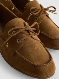 Náuticos con detalles de cordones