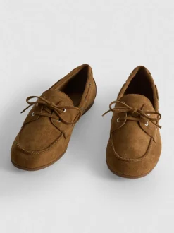 Náuticos con detalles de cordones