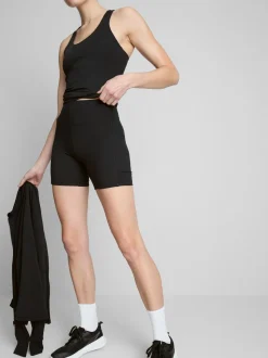 Pantalón corto de yoga de talle alto y sujeción suave