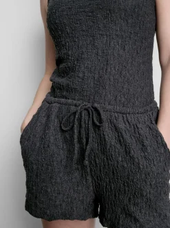 Pantalón corto fruncido con cordón de ajuste