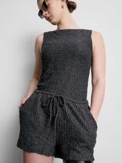 Pantalón corto fruncido con cordón de ajuste