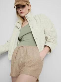 Pantalón corto fruncido con cordón de ajuste