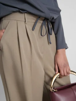 Pantalón plisado de pernera ancha