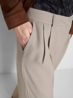 Pantalón plisado de pernera ancha