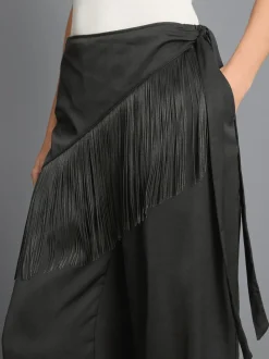 Pantalón satinado con detalle de pañuelo