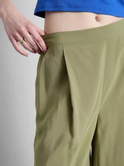 Pantalones anchos tipo culotte de talle medio