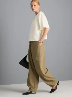 Pantalones cargo con pernera de corte bombacho
