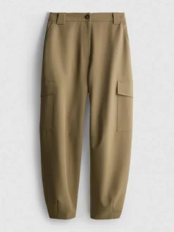 Pantalones cargo con pernera de corte bombacho
