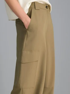 Pantalones cargo con pernera de corte bombacho