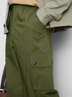 Pantalones cargo de estilo militar