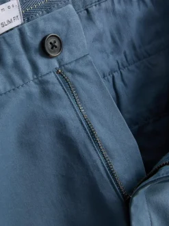 Pantalones chinos entallados