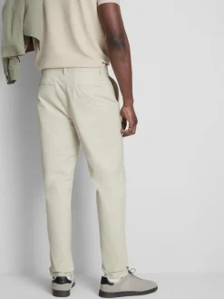 Pantalones chinos entallados