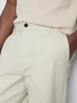 Pantalones chinos entallados