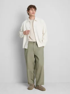 Pantalones chinos holgados de tiro medio
