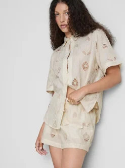 Pantalones cortos bordados de The Edit