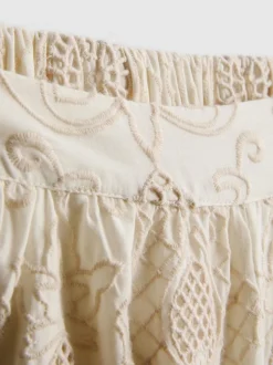 Pantalones cortos bordados de The Edit