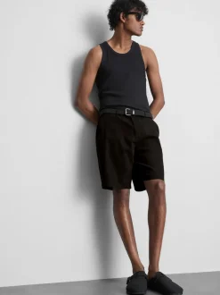 Pantalones cortos chinos con cinturón