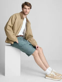 Pantalones cortos chinos con cinturón