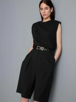 Pantalones cortos plisados tipo bermuda