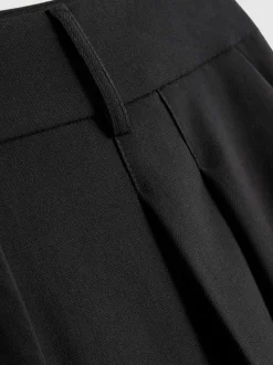 Pantalones cortos plisados tipo bermuda