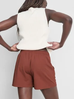 Pantalones cortos texturizados con cordón de ajuste