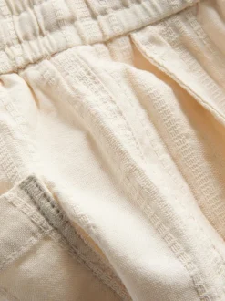Pantalones cortos texturizados con cordón de ajuste