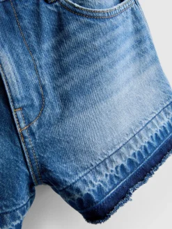 Pantalones cortos vaqueros con bajo deshilachado