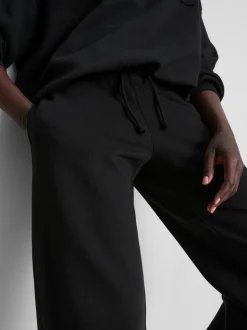 Pantalones de chándal anchos con aplicación