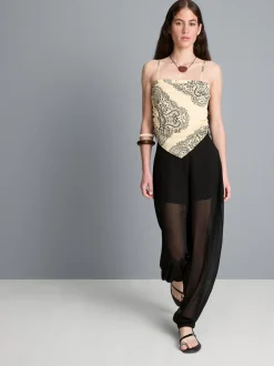 Pantalones de malla con bajos ajustados
