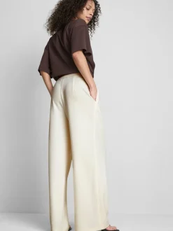 Pantalones de pernera ancha con detalle dorado